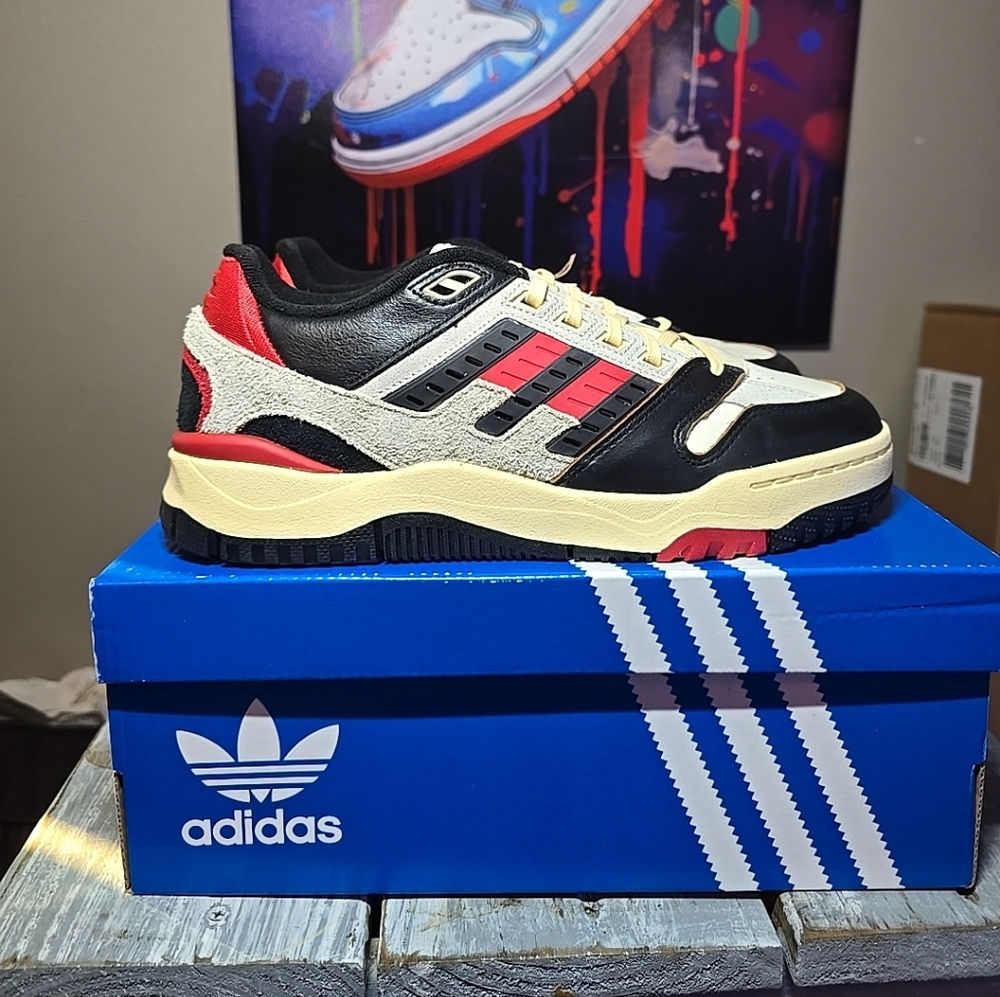 adidas Artillery 24 Cream White Core Black Putty Grey